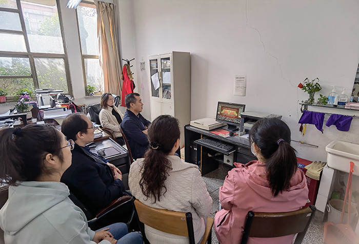 九游会官方网站组织师生观看2022年全国两会1.jpg