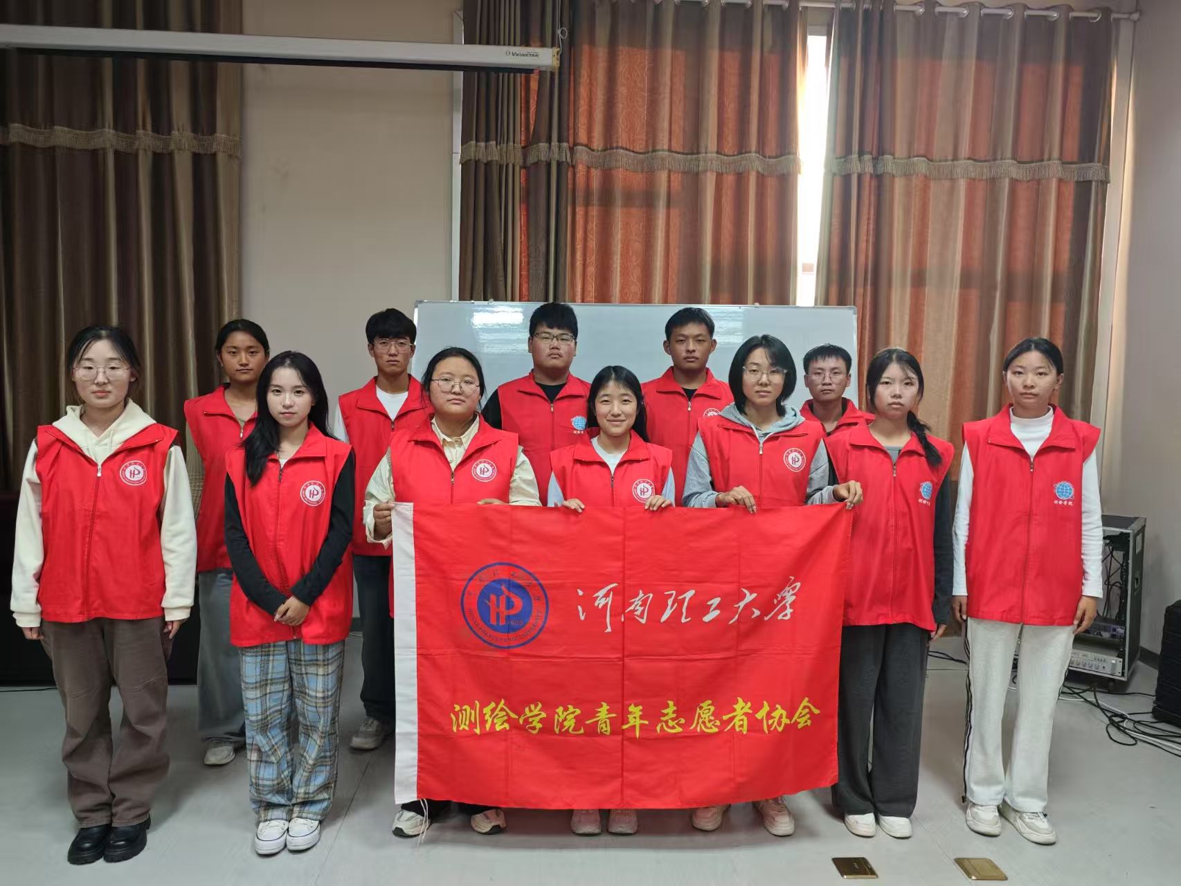 “青春遇‘银发’，守护夕阳无忧”—九游会官方网站青年志愿者协会老年大学志愿活动喜获焦作日报报道